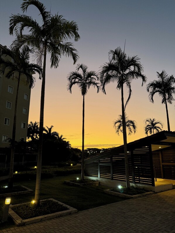 المنطقة المحيطة بالمنشأة