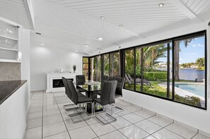 Superior House, Canal View | Dining room - Siena Villa Waterfront (Pompano Beach)