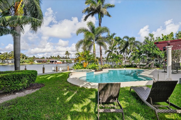 Superior House, Canal View | Terrace/patio