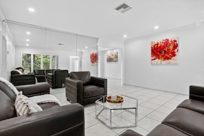 Superior House, Canal View | Living area