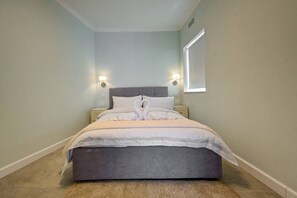 Schreibtisch, Bügeleisen/Bügelbrett, WLAN, Bettwäsche