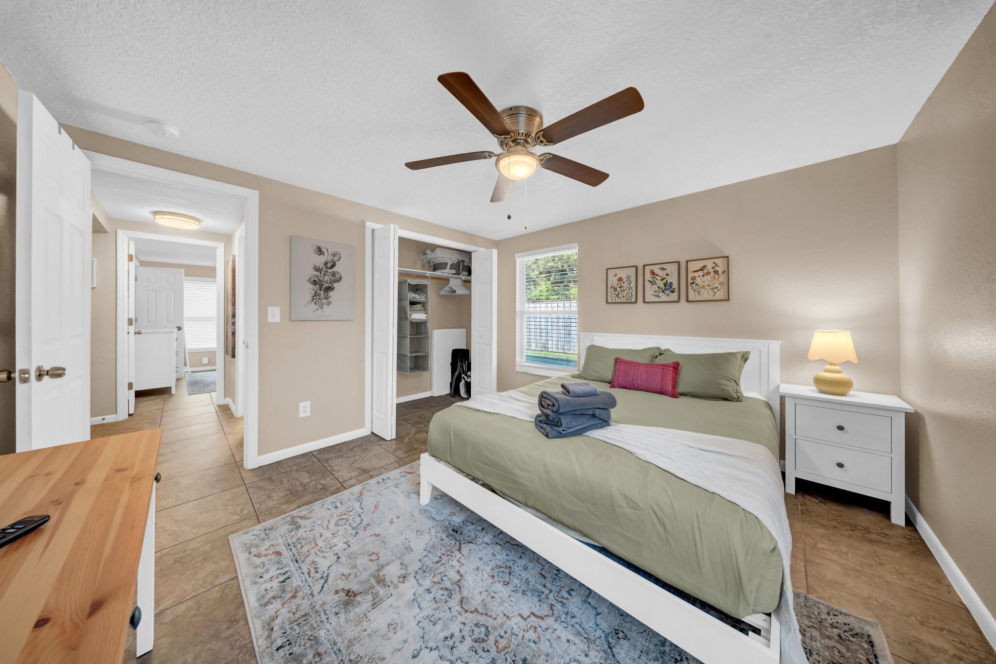 2 bedrooms, desk, iron/ironing board, travel cot