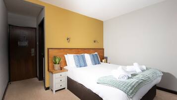 デスク、旅行用ベビーベッド、WiFi (無料)、ベッドシーツ