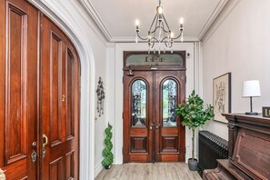 Interior - Sunny, Stylish  Loft (Troy)