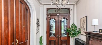 Stylish Apt with Lots of Natural Light