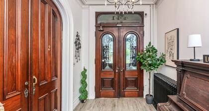 Stylish Apt with Lots of Natural Light