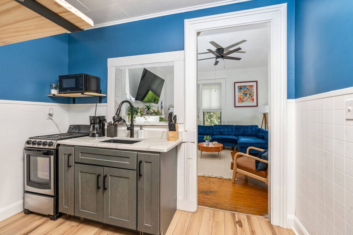 Refrigerador, microondas, horno y parrilla de estufa 