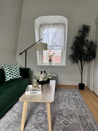 Cozy Apt w/Sunset View Over River