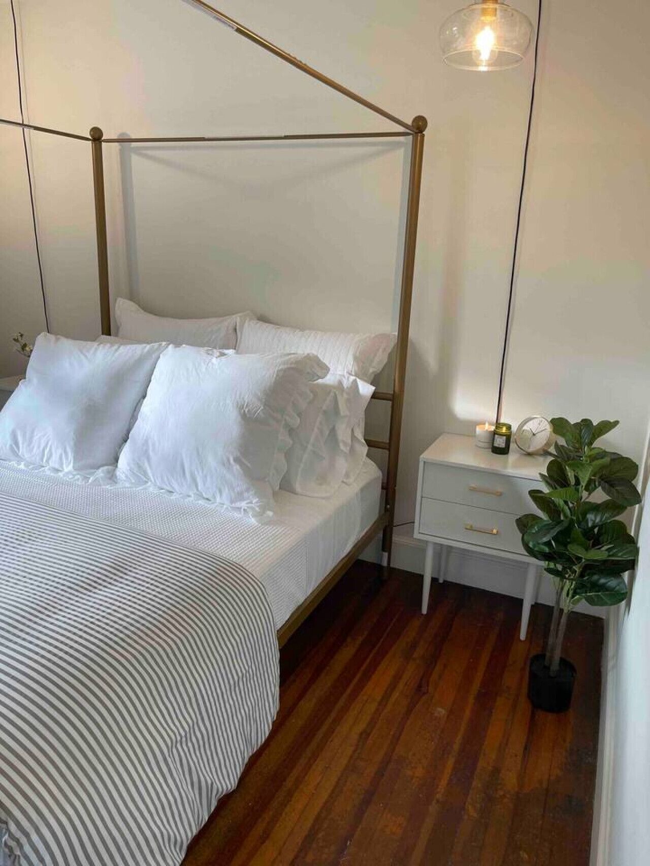 1 chambre, fer et planche à repasser, Wi-Fi, literie fournie