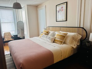 3 makuuhuonetta, silitysrauta/-lauta, vauvan matkasänky, Wi-Fi