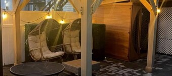 Beautiful Historic Downtown Apt w Backyard Patio