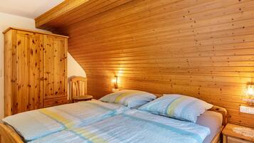 2 bedrooms, WiFi, bed sheets