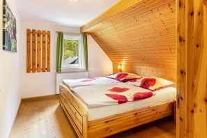 2 bedrooms, WiFi, bed sheets