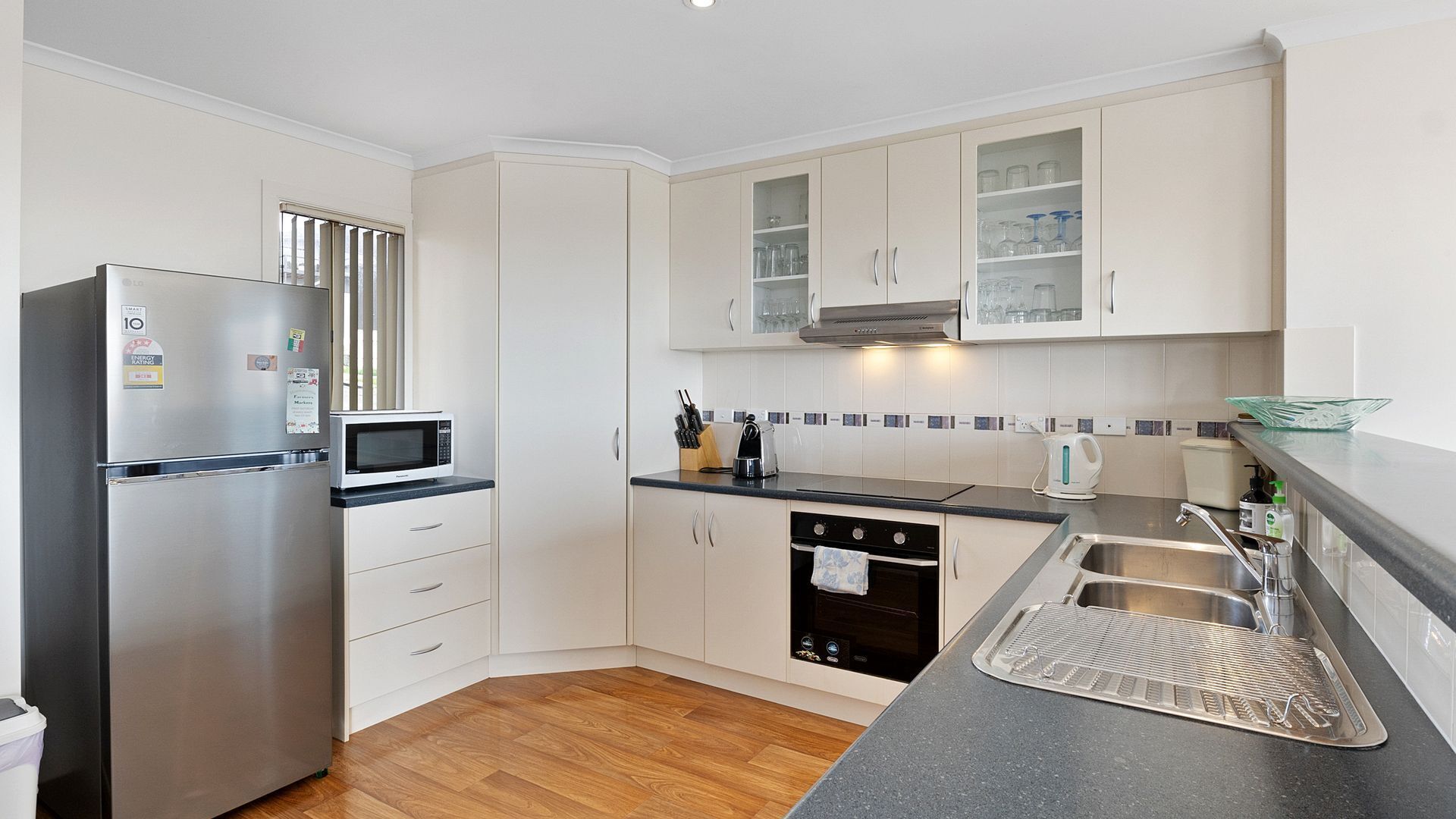 ميكروويف، فرن، موقد طهي مسطح، غسالة أطباق