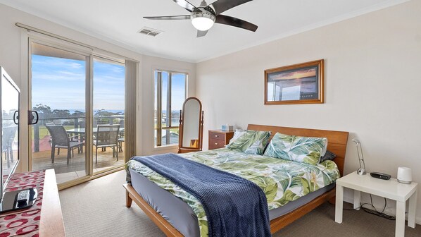 4 bedrooms, iron/ironing board, Internet