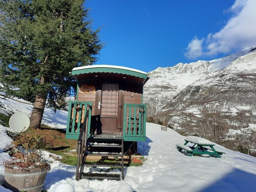 Roulotte Rhododendron – Unique Stay in Gavarnie-Gèdre