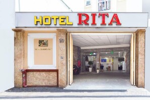 Unclassified image, 4 of 12, button - Rita Hotel near Tan Son Nhat Airport (Ho Chi Minh City)