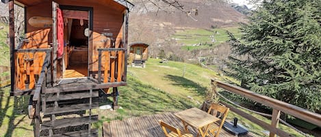 تناول الطعام بالخارج