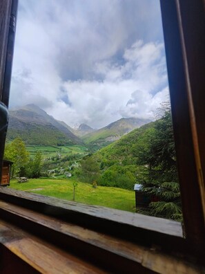 Interior - Roulotte Gentiane – Unique Retreat in the Heart of the Pyrenees (Gavarnie-Gèdre)