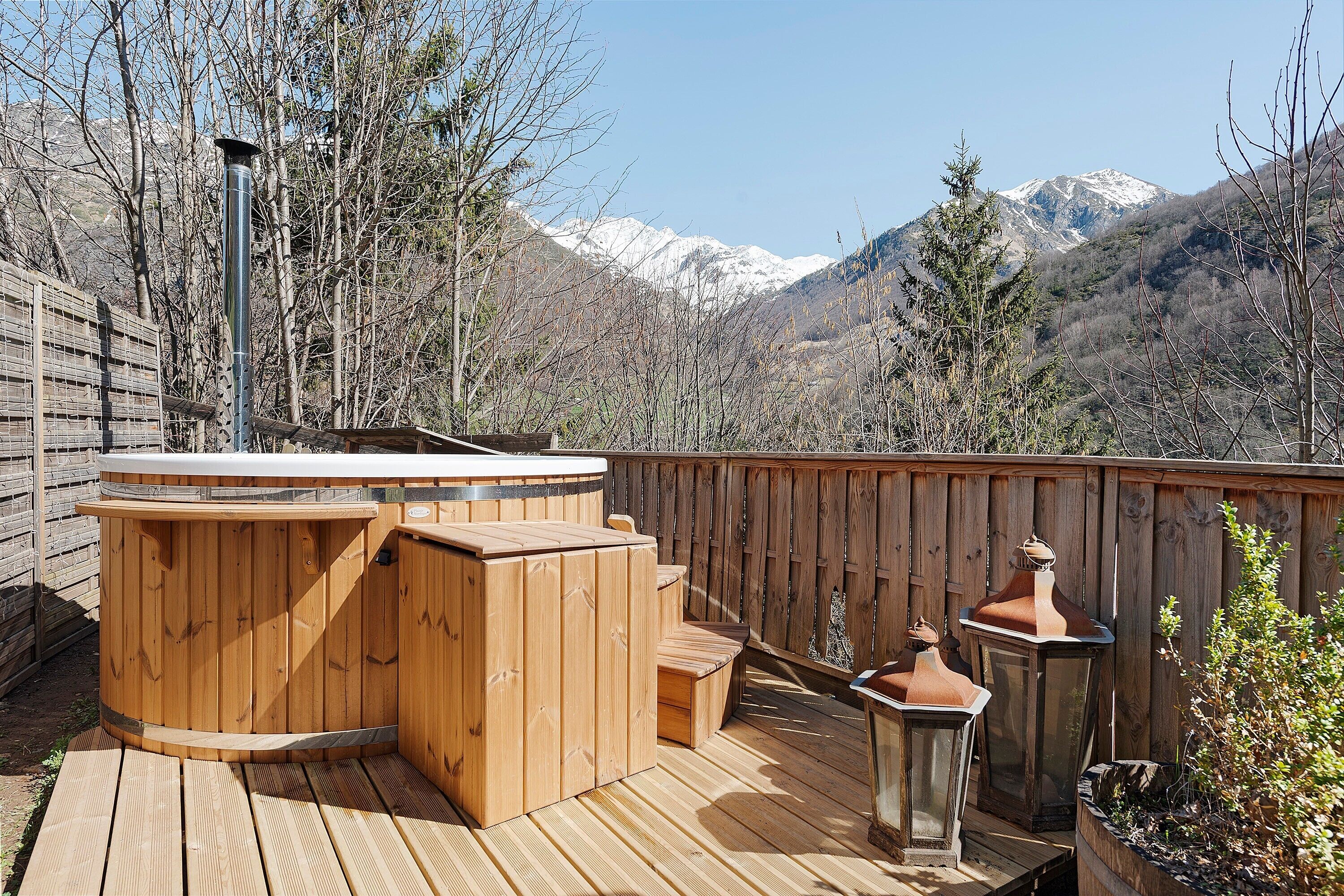 Bañera de hidromasaje al aire libre
