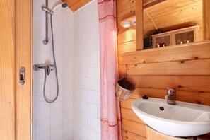 Suihku, hiustenkuivaaja, pyyhkeet