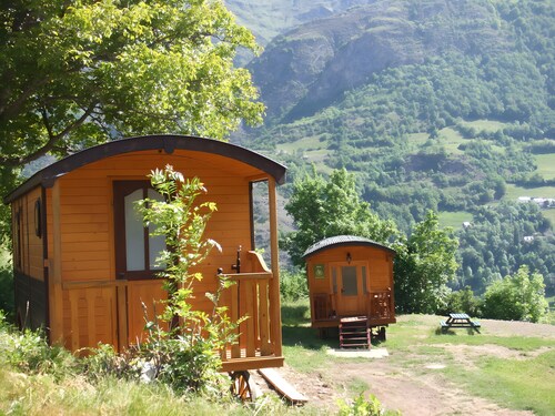 Roulotte Gentiane – Unique Retreat in the Heart of the Pyrenees
