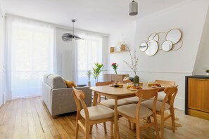 Comfort Apartment, City View | In-room dining - Paris Center Colisée residence (Paris)