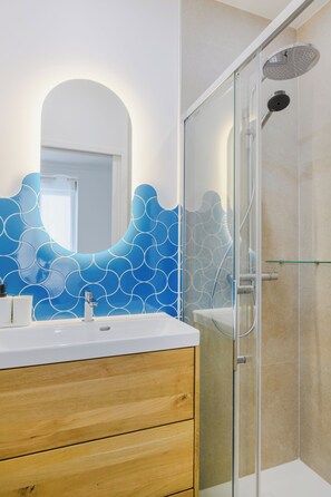 Comfort-Apartment, Stadtblick | Badezimmer