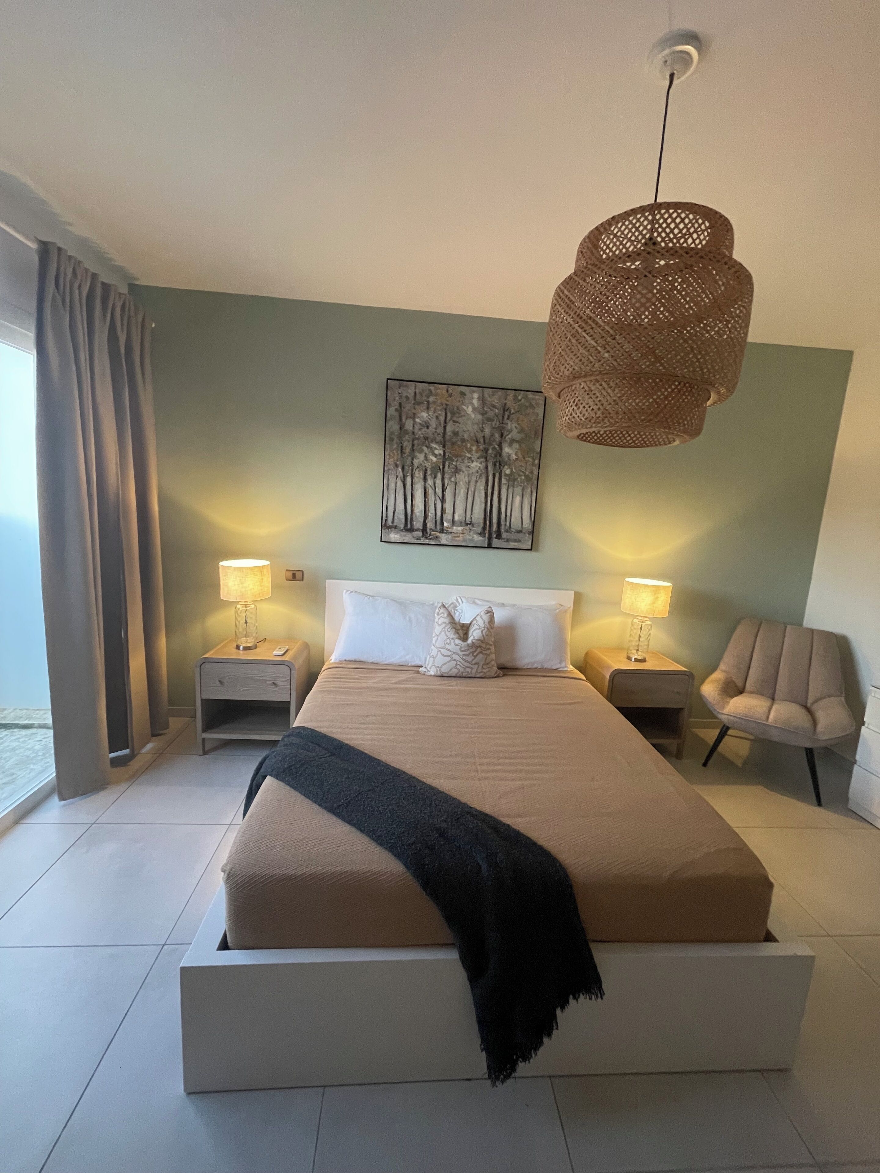 1 soverom, safe på rommet, strykejern/-brett og wi-fi (inkludert)