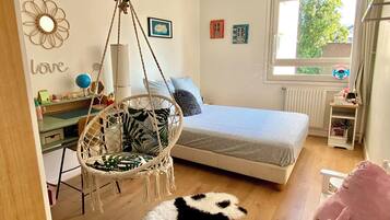 2 chambres, fer et planche à repasser, Wi-Fi, draps fournis