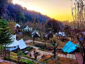 Comfort Tent, Balcony, Resort View | Living area