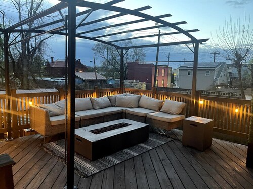 Chic Brownstone in Historic Troy w/Furnished Deck