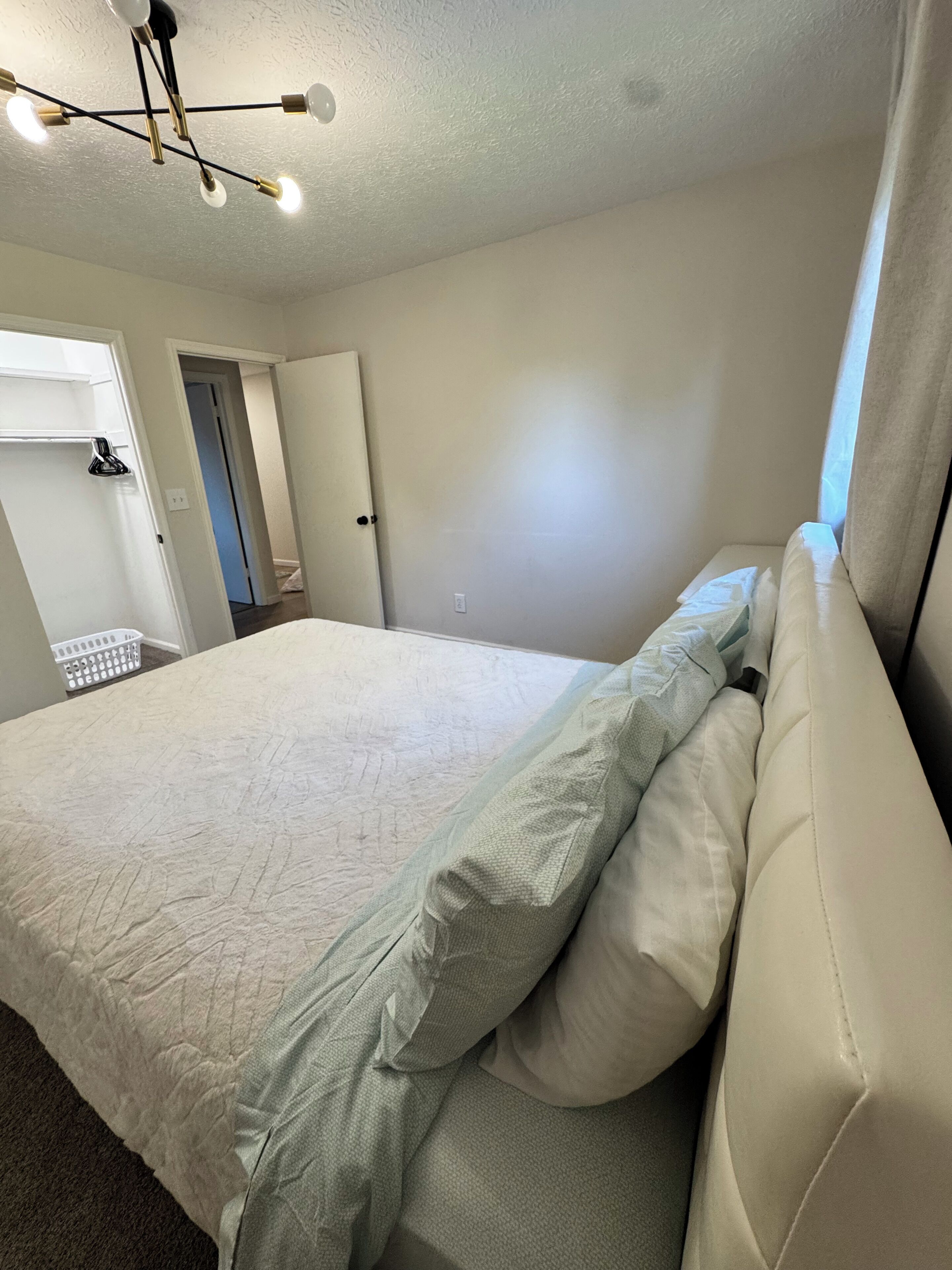 3 makuuhuonetta, silitysrauta/-lauta, ilmainen Wi-Fi, vuodevaatteet