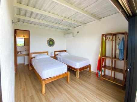 Zweibettzimmer, Meerblick | Kostenloses WLAN. SurfAsana Lodge