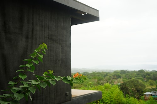 SurfAsana Lodge