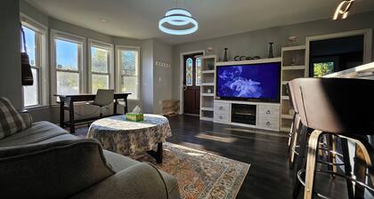 Stylish and Cozy Apartment Near Downtown Hartford