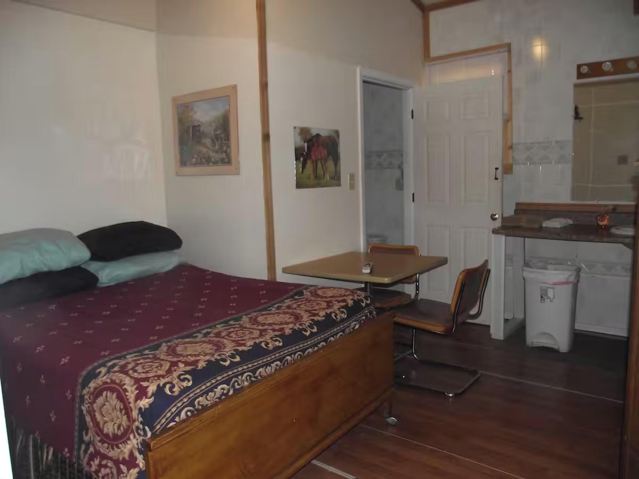 6 bedrooms, WiFi, bed sheets