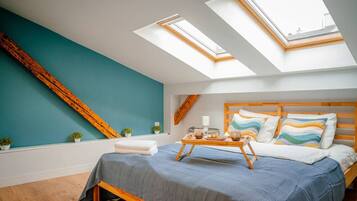 Työpöytä, silitysrauta/-lauta, Wi-Fi, vuodevaatteet