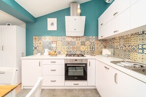 Refrigerador, horno, parrilla de estufa y lavavajillas 