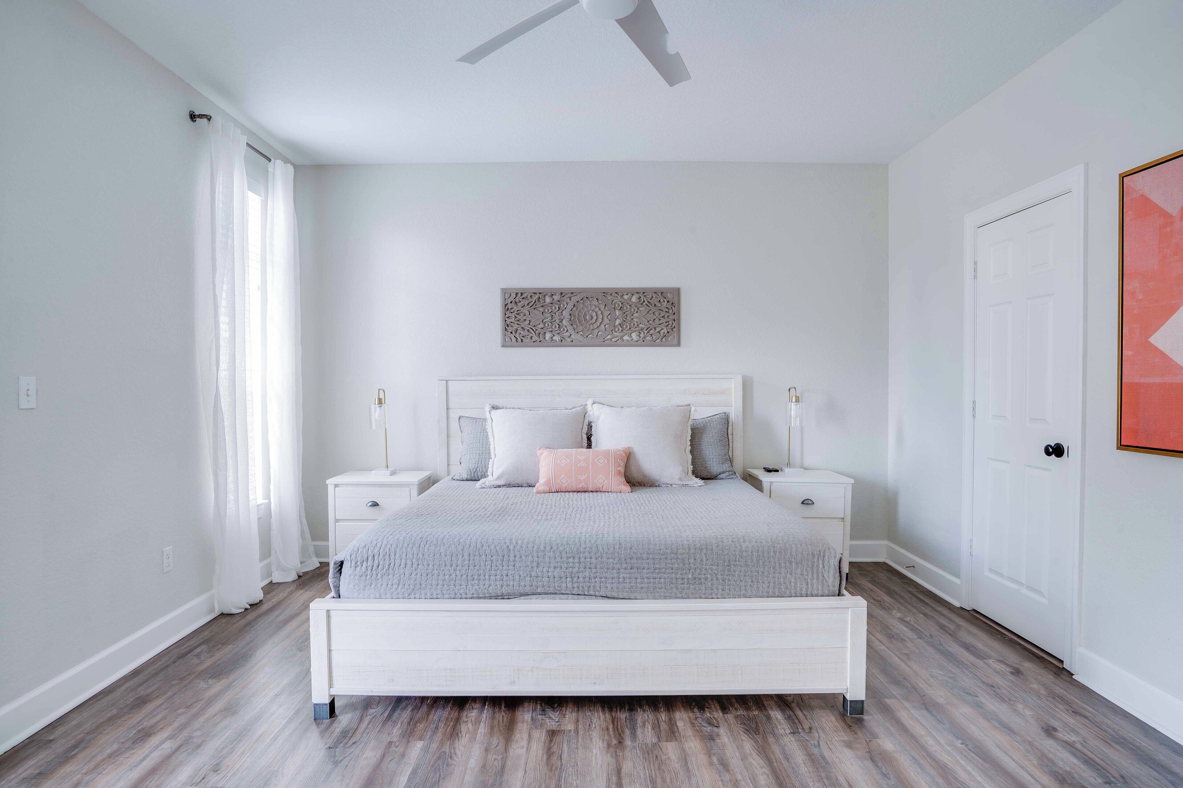 2 bedrooms, internet, bed sheets