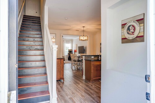 Charming 2-bedroom condo in wonderful Tallahassee steps away from the FSU campus