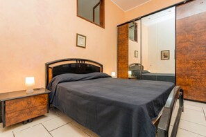 2 bedrooms, bed sheets - Apartment 'A Casa Mia' with Mountain View, Private Terrace and Air Conditioning (Riposto)