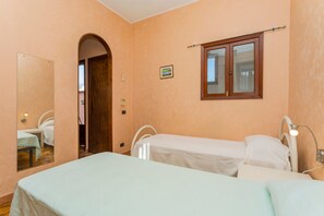 2 bedrooms, bed sheets - Apartment 'A Casa Mia' with Mountain View, Private Terrace and Air Conditioning (Riposto)