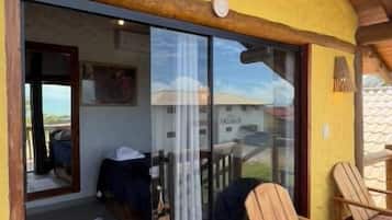 Chambre avec lits jumeaux, vue piscine | Wi-Fi gratuit