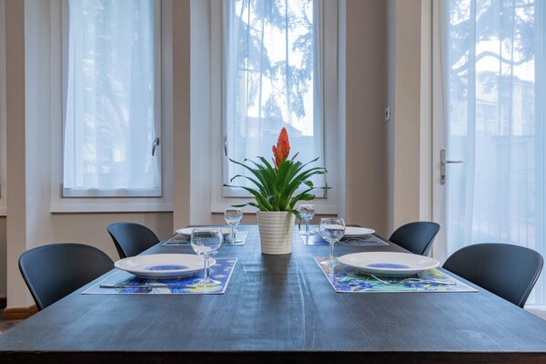 Apartment, 2 Bedrooms, Patio | Living area