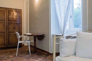 Apartment, 2 Bedrooms, Patio | Iron/ironing board, free WiFi