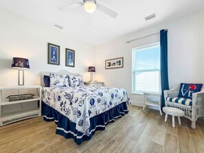 3 habitaciones, tabla de planchar con plancha, wifi y ropa de cama 