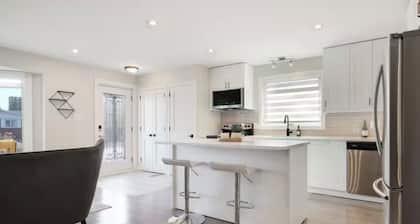 Cozy home in Elmvale Acres near General Hoospital