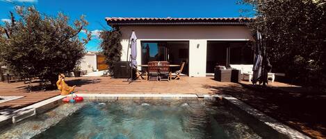 Outdoor pool, a heated pool