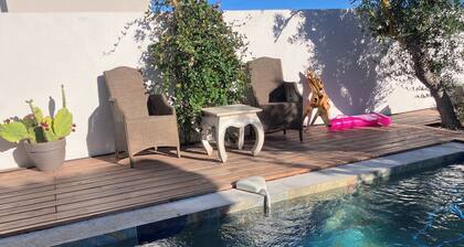 New house with swimming pool overlooking the Bagnas nature reserve